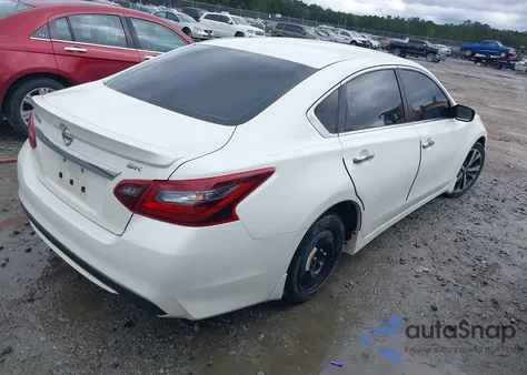 2017 Nissan Altima 2.5 Sr из США, поврежденный, VIN 1N4AL3AP5HC142045